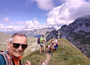 38 Passo di Gabbia (2070 m), sole in Val Vedra, nuvoloni sul Mandrone e in Corna Piana
